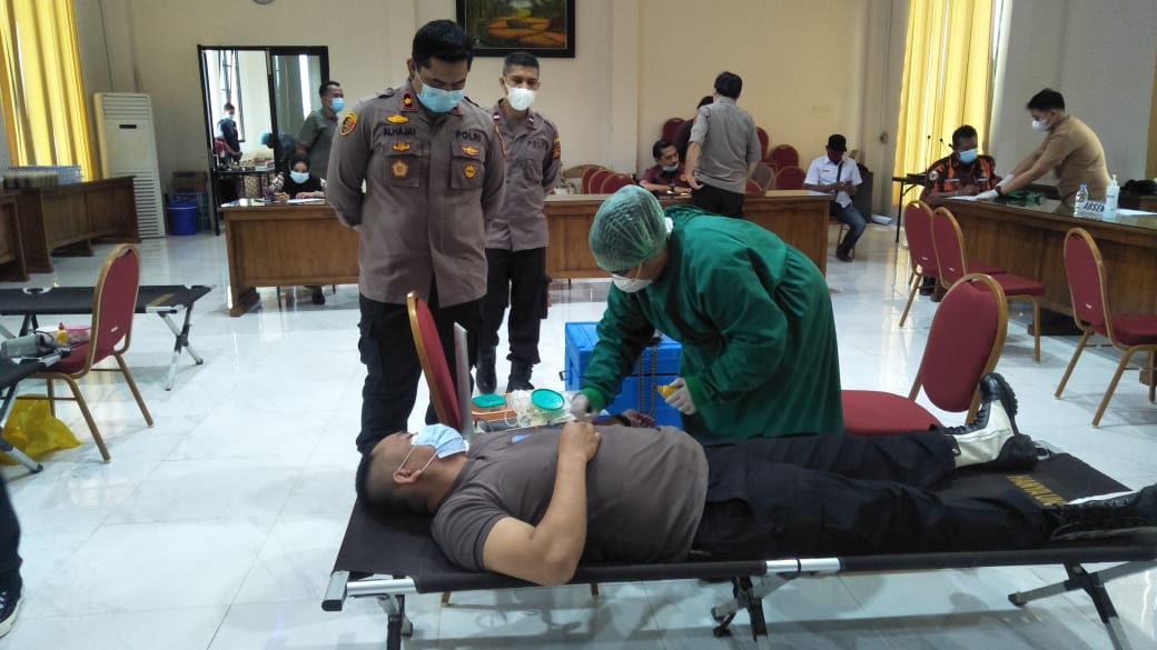 Polres Tanjabbar Bakti Kesehatan Donor Darah dalam Rangka HUT Bhayangkara ke-75