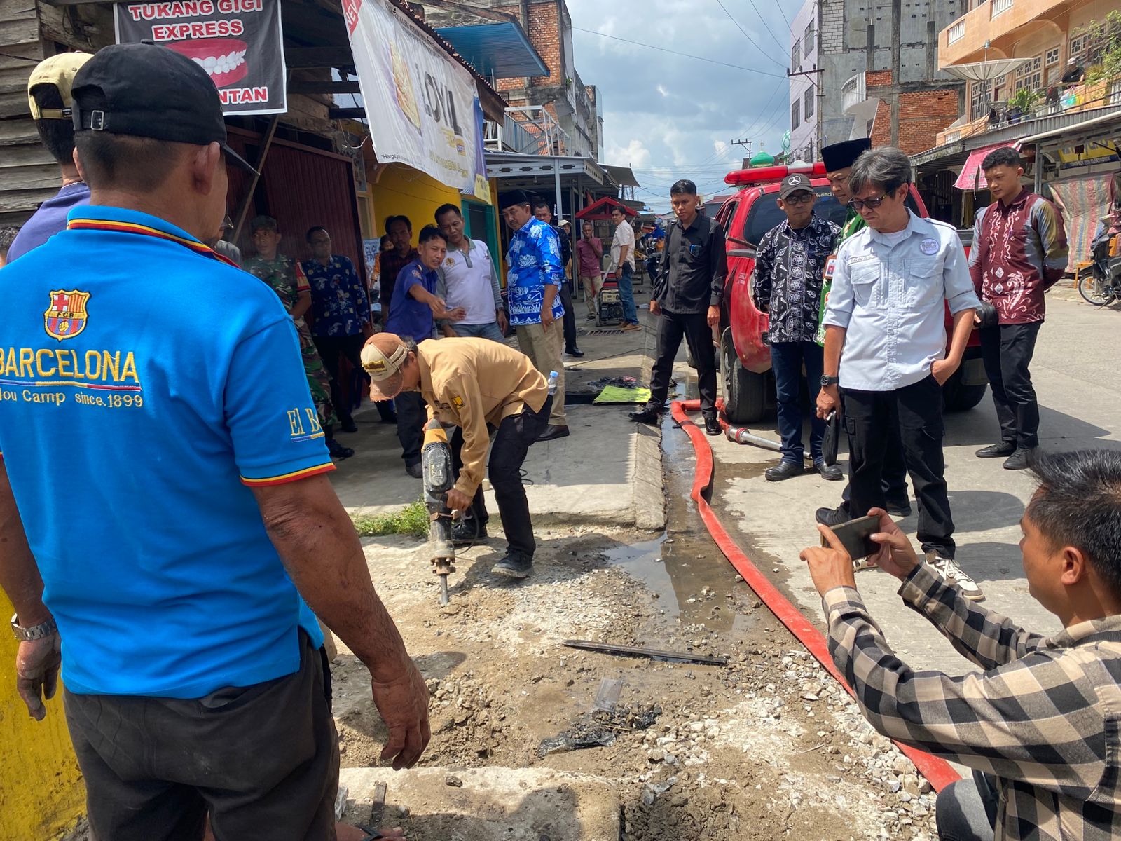 Pantau Pembersihan Drainase, Bupati Anwar Sadat Himbau Warga Tidak Buang Sampah Sembarangan