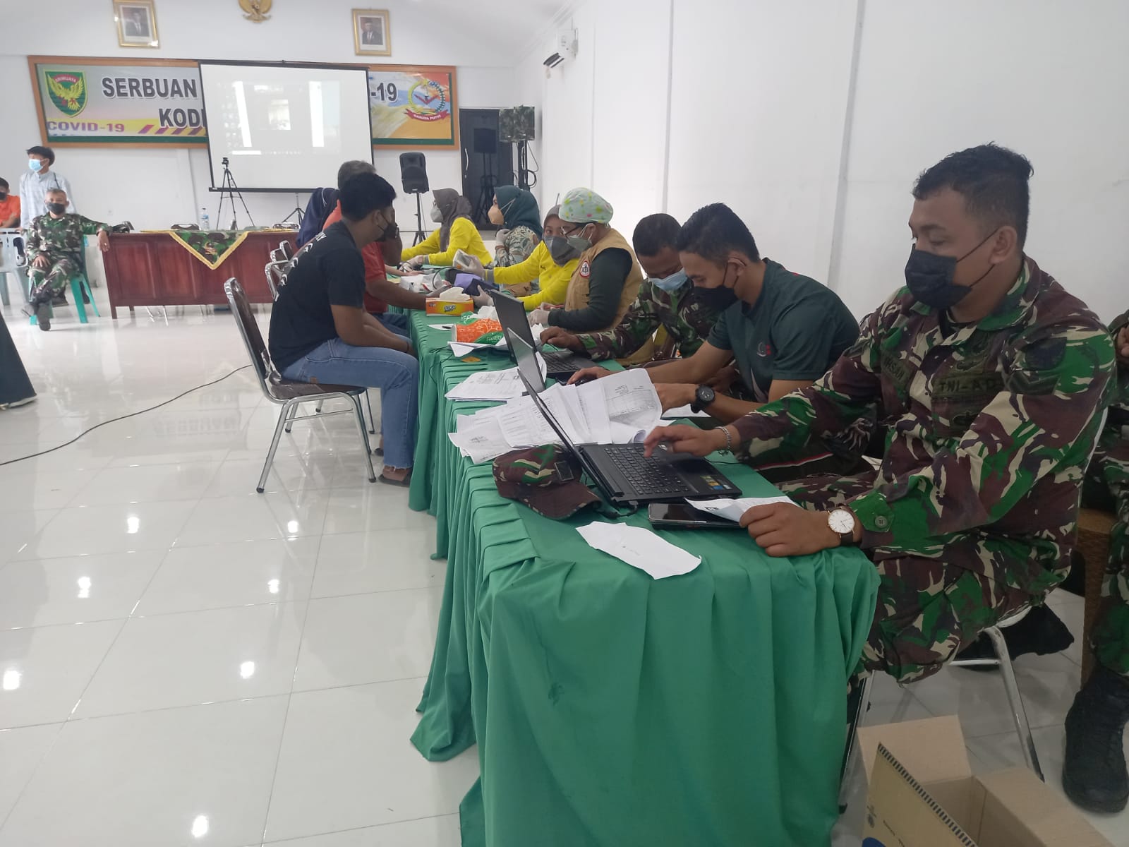 Serbuan Vaksinasi TNI Kodim Tanjab Hari Kedua Dosis 1 di Aula Makodim, Sebanyak 500 Orang Tervaksin