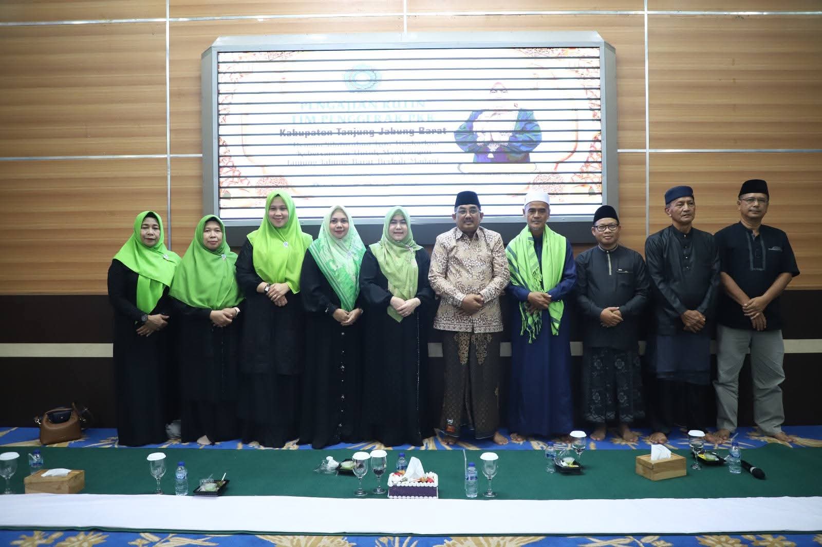 Anwar Sadat Selaku Ketua Dewan Pembina Tim Penggerak PKK Menghadiri Pengajian Rutin TP PKK