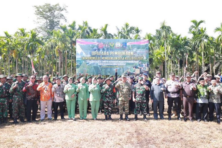 Jamal Darmawan Hadiri Pembukaan TMMD Di Kecamatan Bram Itam