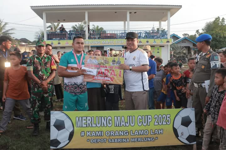 Katamso Hadiri Penutupan Turnamen Sepakbola Merlung Maju 2025