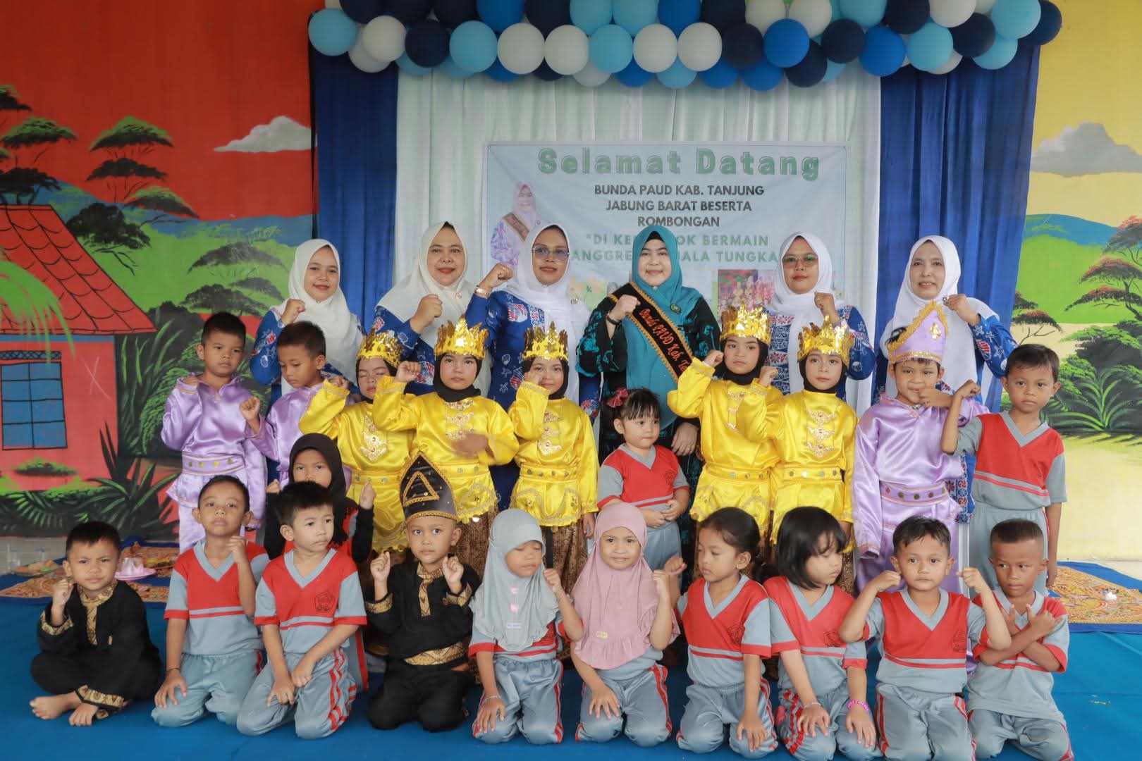 Kunjungi KB Anggrek 1, Bunda PAUD Tanjabbar Tekankan Pentingnya Pendidikan Sejak Usia Dini