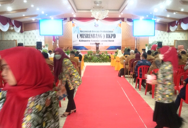 Melalui Musrembang Kabupaten, Pegawai Bappeda Tanjabbar Lestarikan Baju Batik Tungkal Motif Kopi
