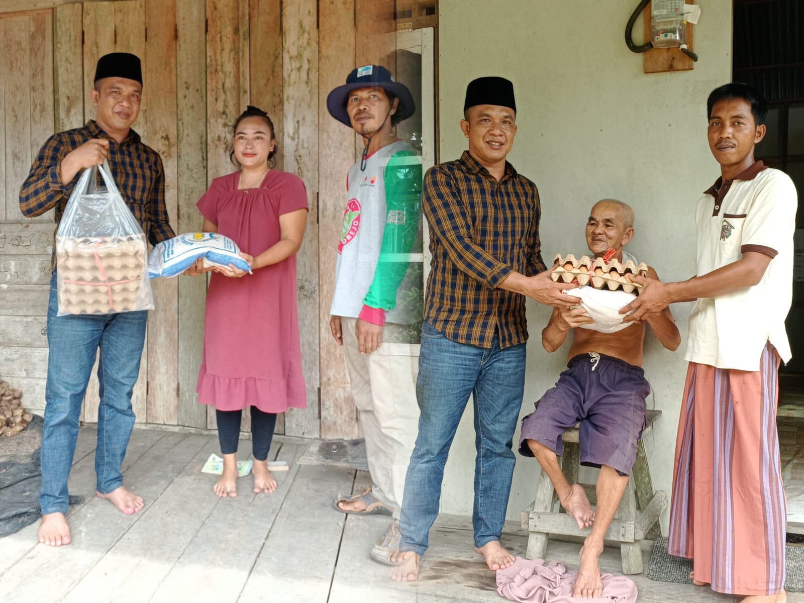 Peringati Tahun Baru Islam, Lurah Mekar Jaya Salurkan Bantuan Untuk Warga Kurang Mampu