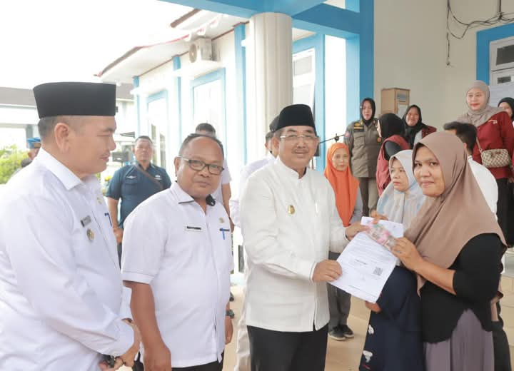 Belasan Ribu Keluarga di Tanjab Barat Rasakan Manfaat PKH, Bupati Janjikan Bantuan Tambahan