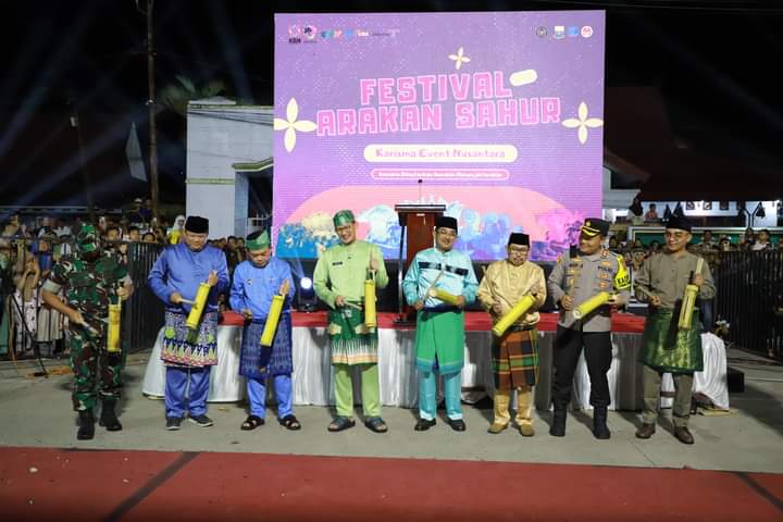 Sandiaga Uno Apresiasi Pemkab Tanjabbar Tanjab Barat atas Suksesnya Festival Arakan Sahur