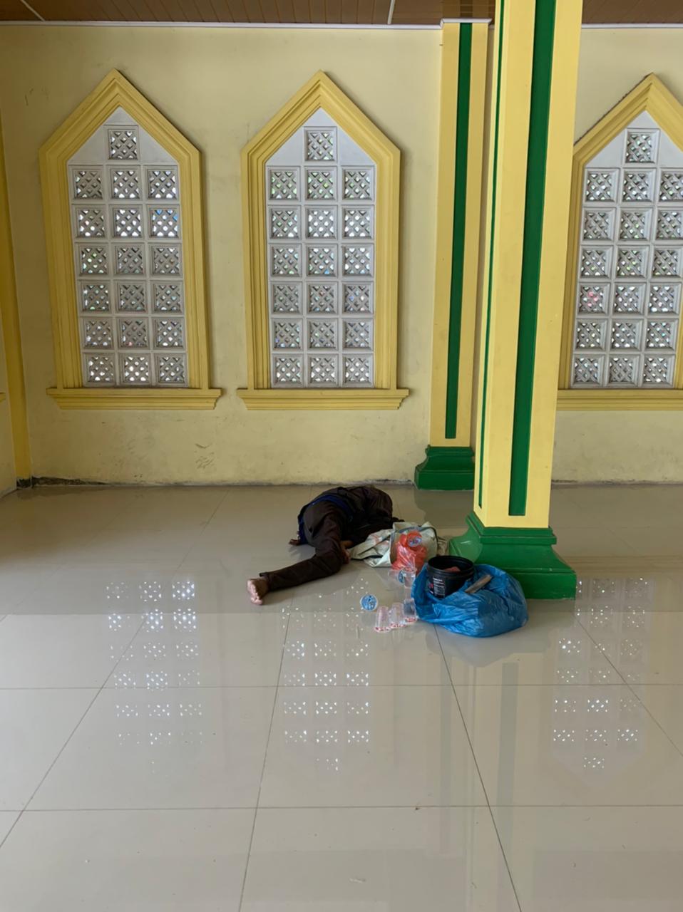Mayat Mr X Ditemukan Tergeletak di Teras Masjid Raya Kualatungkal