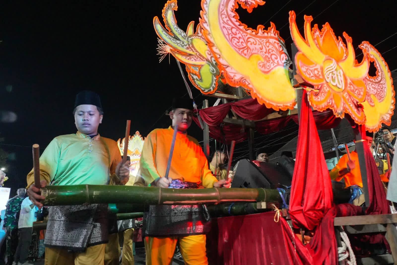 Ribuan Warga Padati Malam Puncak Festival Arakan Sahur 2026 di Tanjabbar