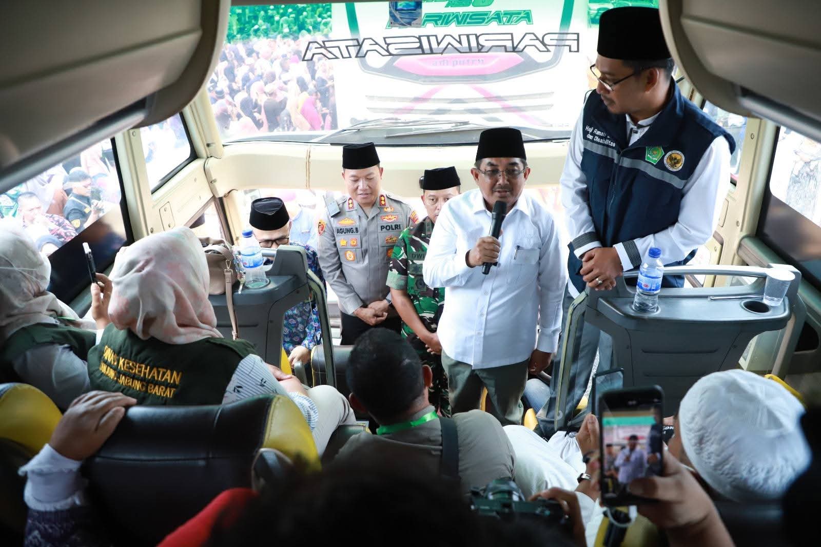 Bupati Tanjabbar Sambut Kepulangan Jamaah Haji Kloter 19 