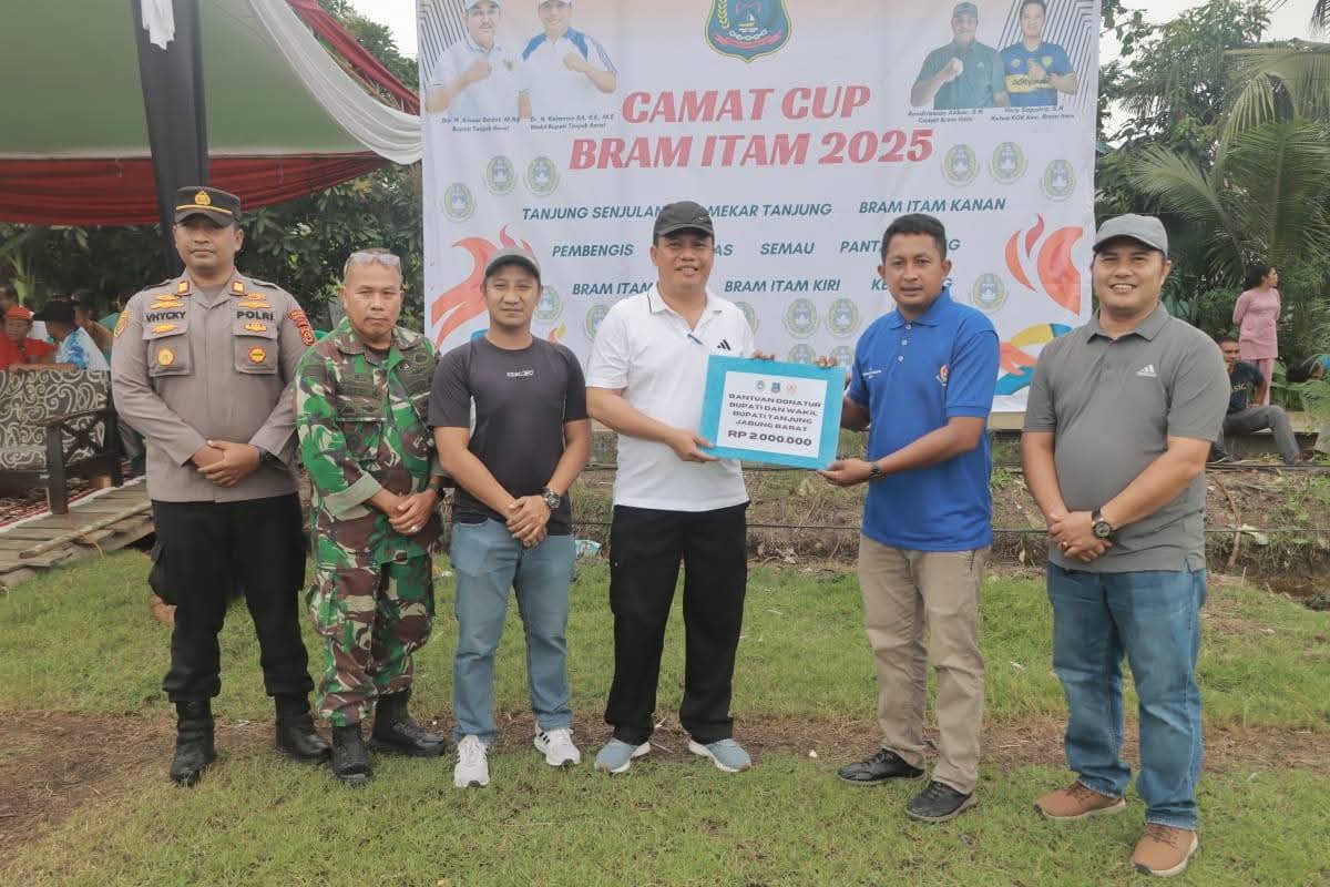 Wabup Buka Turnamen Sepak Bola Camat Cup Bram Itam 2025