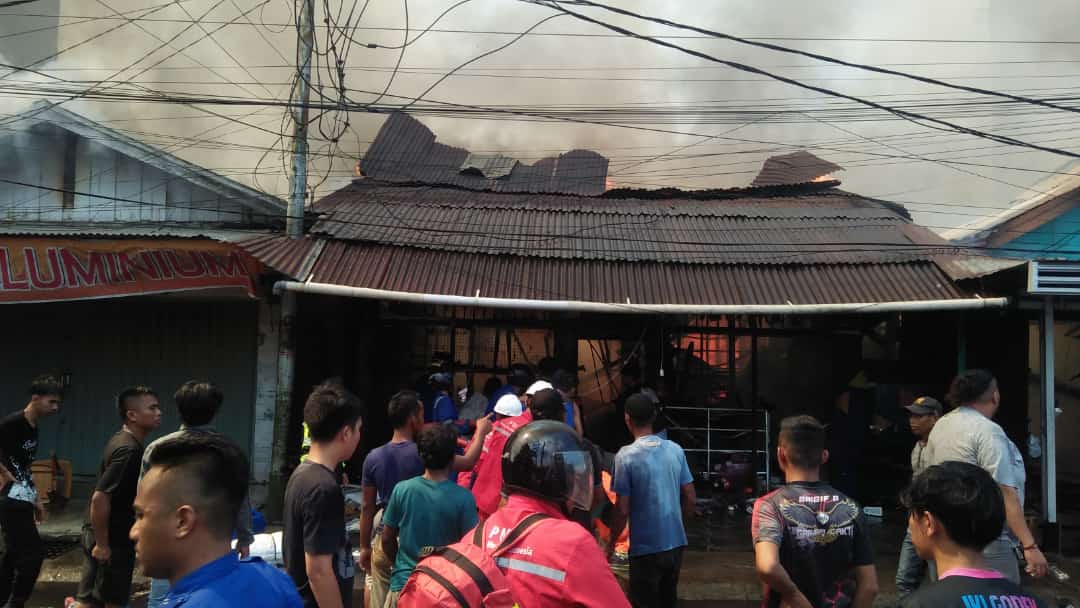 BREAKING NEWS!!! Kebakaran Warung Kopi Simpang Pahlawan 