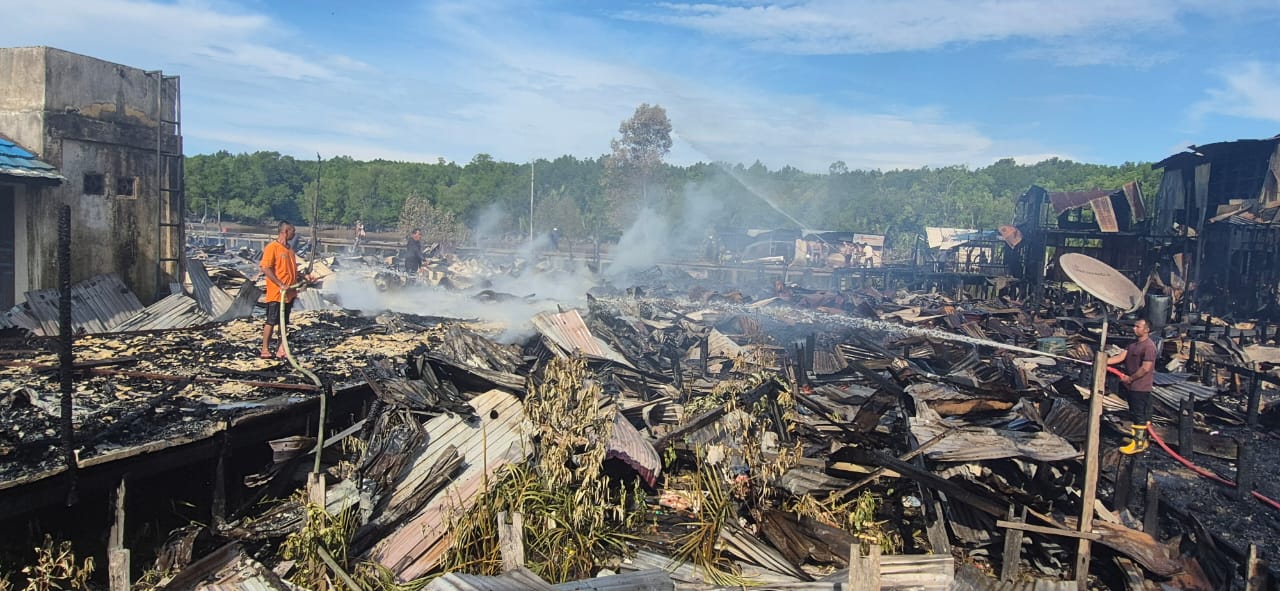 Puluhan Permukiman Warga  Sungai Dualap Hangus Terbakar, Diduga Akibat Konsleting Genset dan Gudang BBM