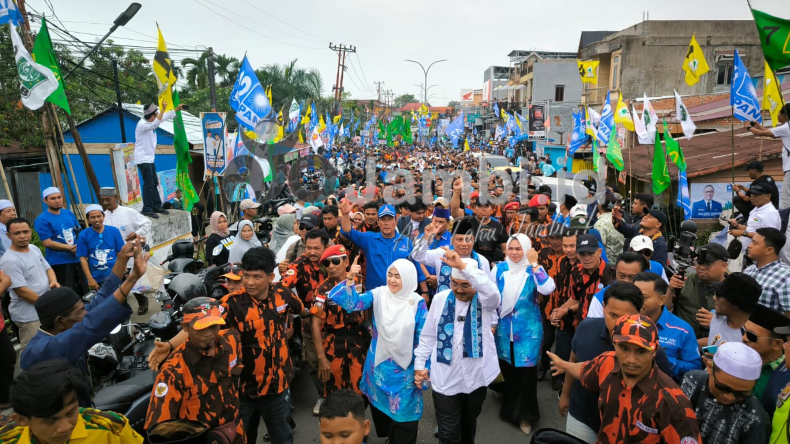 Selain Diarak Ribuan Massa, Reog Ponorogo dan Barongsai Iringi UAS - Katamso Mendaftar ke KPU