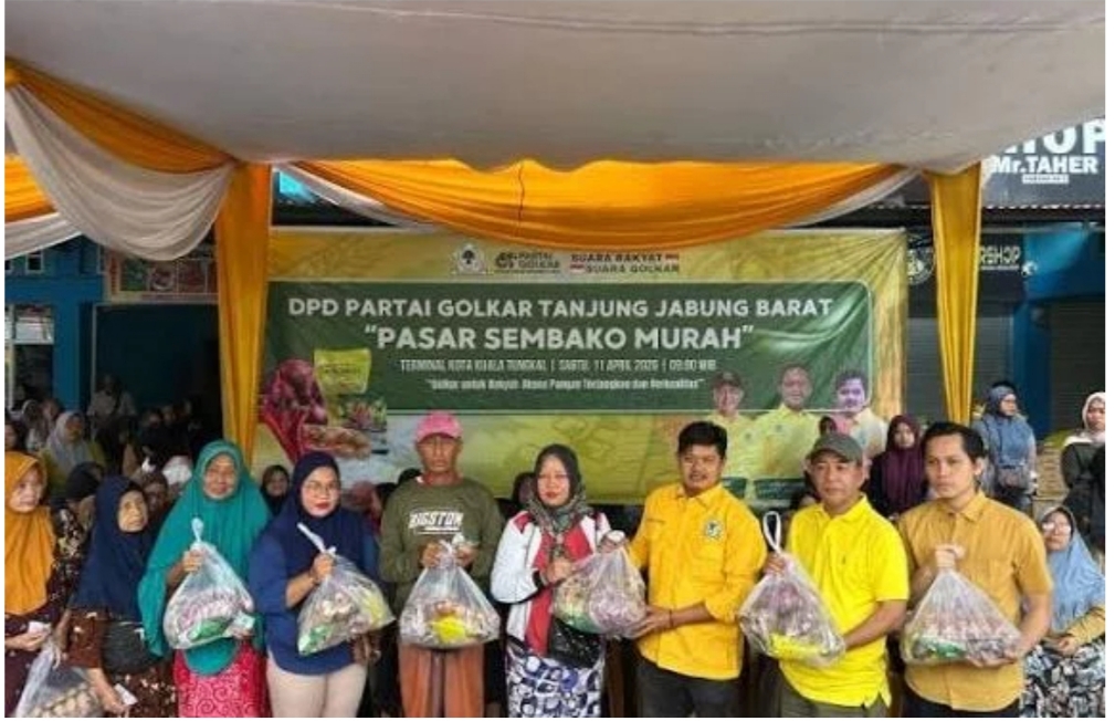 Ketua Komisi II DPRD Tanjab Barat Bersama Golkar Gelar Operasi Pasar Murah, Warga Antusias Serbu Sembako