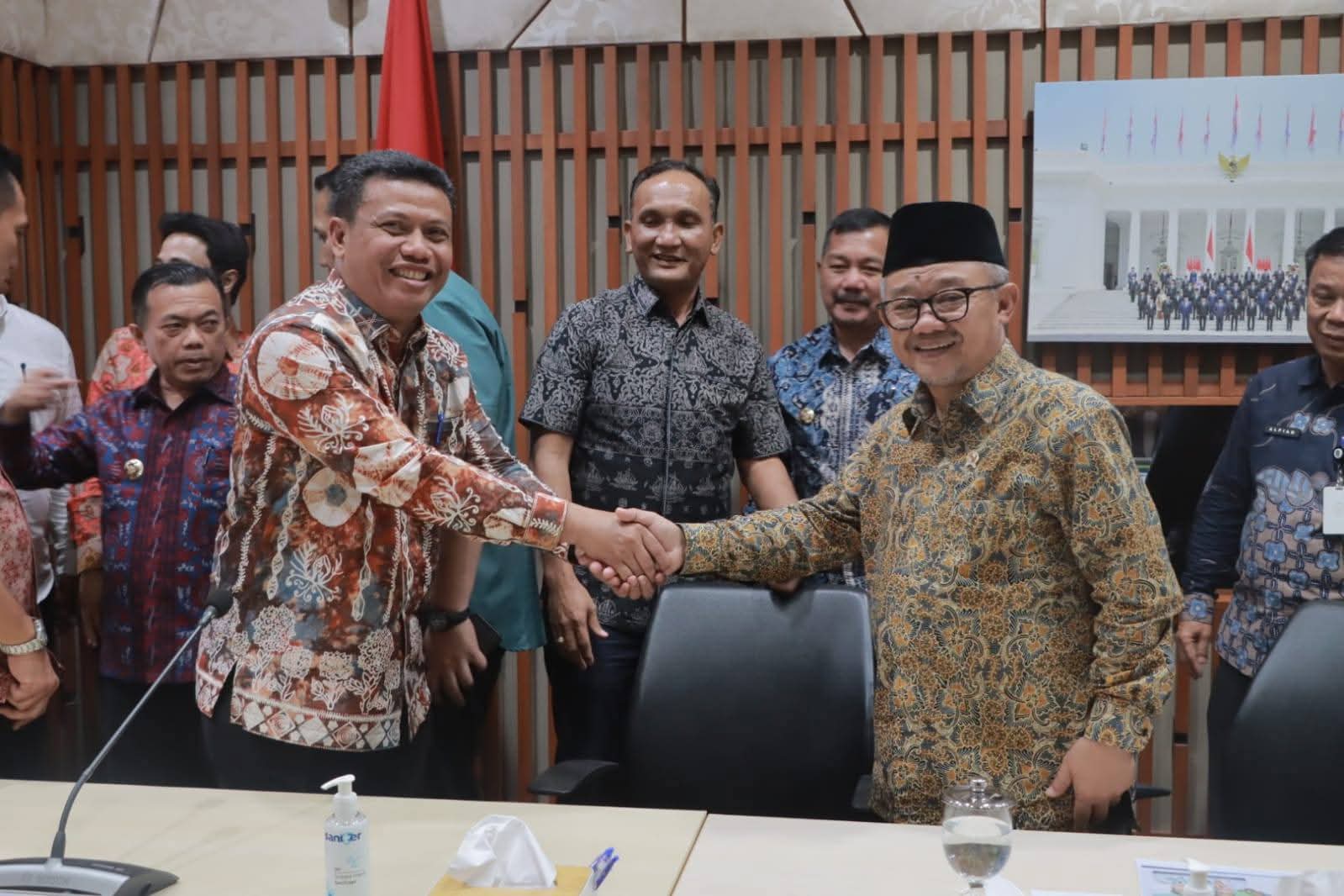 Wabup Kawal Langsung Aspirasi Pendidikan Tanjab Barat di Kementerian Wabup Kawal Langsung Aspirasi Pendidikan Tanjab Barat di Kementerian