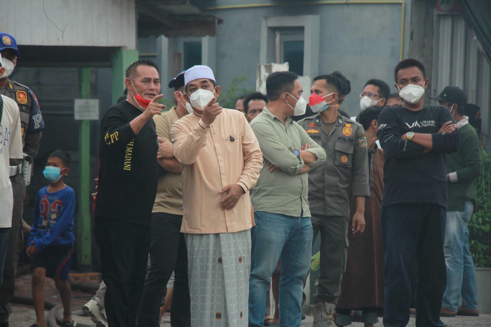 Bupati Tinjau Langsung Lokasi Kebakaran di Kawasan Masjid Al-Amin