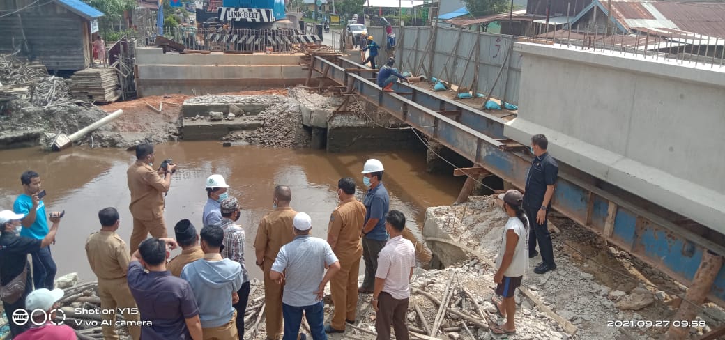 Dikeluhkan Warga, Wabup Tanjabbar Hentikan Pembangunan Oprit Jembatan Parit Gompong 