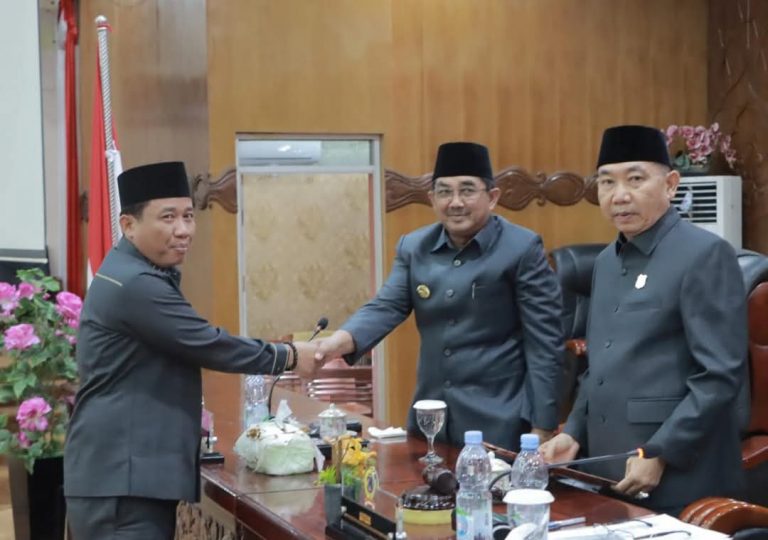 Ketua DPRD Tanjab Barat Pimpin Rapat Paripurna Pandangan Umum Fraksi Terhadap LKPJ Bupati