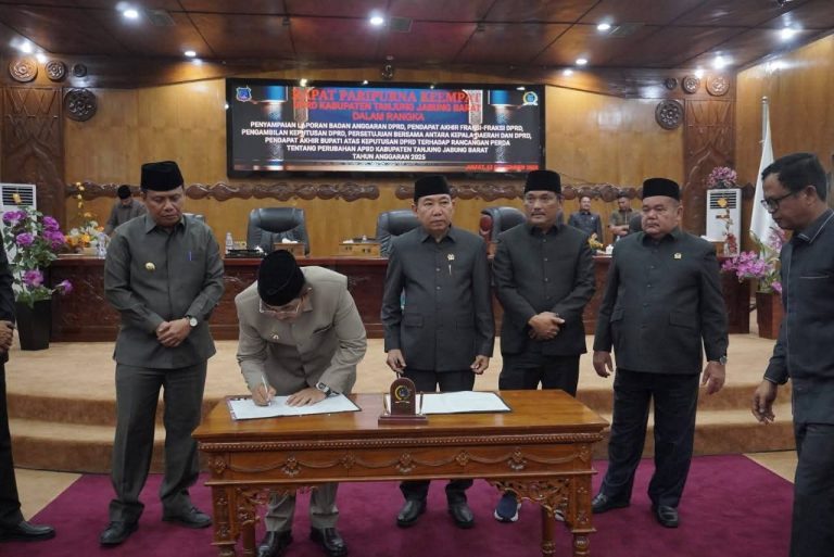 DPRD Tanjab Barat Sepakati Penandatanganan Ranperda Perubahan APBD Tahun 2025